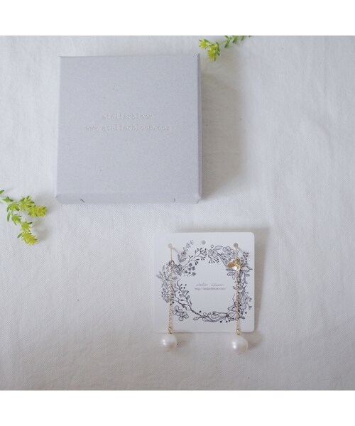 atelier bloom（アトリエブルーム）の「大粒淡水パールちょうちょピアス/2016SS（ピアス（両耳用）・レディース・ゴールド・フリー）」の2枚目の写真
