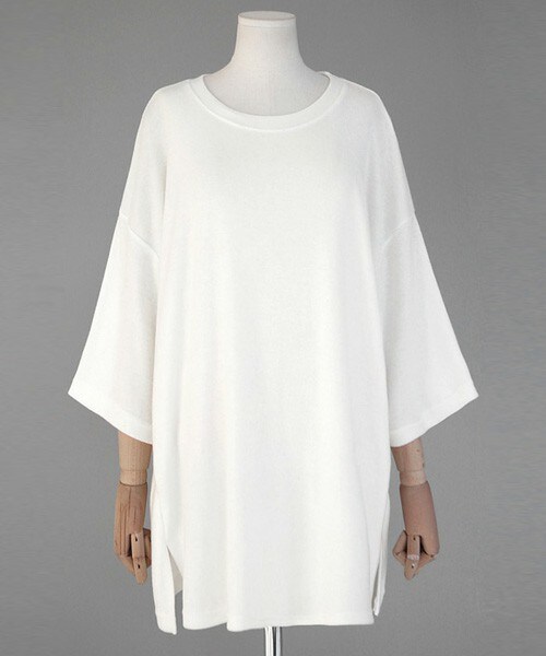 DHOLIC（ディーホリック）の「オーバーサイズスリットTシャツ（Tシャツ/カットソー・レディース・ブラック/グレー/アイボリー/ベージュ・FREE）」の2枚目の写真