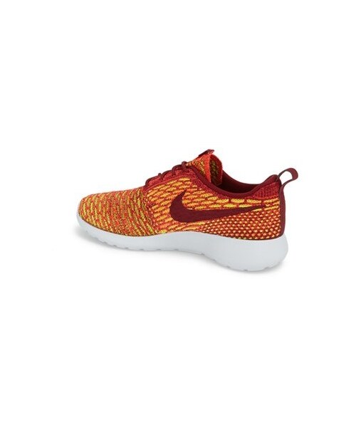 NIKE(ナイキ)の「Nike FlyKnit Roshe Run Sneaker (Women)(スニーカー・レディース・Purple/Red・Regular 10 M/Regular 5.5 M/Regular 6 M/Regular 6.5 M/Regular 7 M/Regular 7.5 M/Regular 8 M/Regular 8.5 M/Regular 9 M/Regular 9.5 M)」の4枚目の写真