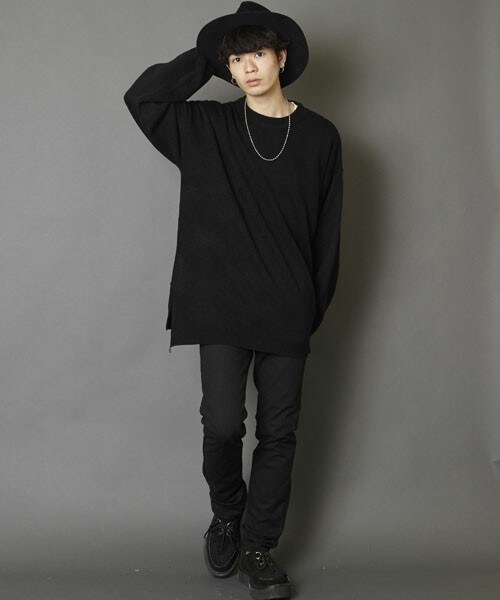 unrelaxing（アンリラクシング）の「サイドスリットプルオーバービッグサイズニット（ニット/セーター・メンズ・ブラック/グレー・FREE）」の12枚目の写真