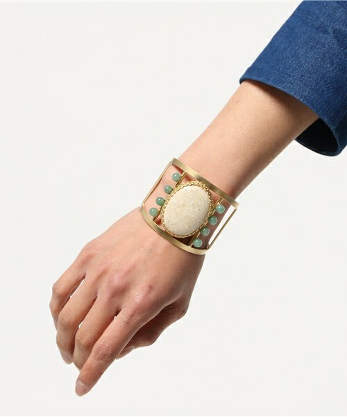 mame(マメ)の「mame アベンチュリンバングル(ブレスレット・レディース・ライトグリーン・FREE)」の6枚目の写真