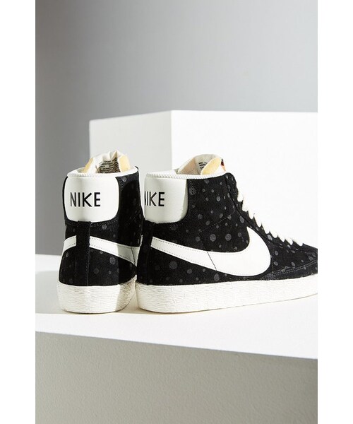 NIKE（ナイキ）の「Nike Women's Blazer Mid Suede Vintage Sneaker（スニーカー・レディース・Black/Red・5/6/6.5/7/7.5/8/8.5/9/9.5/10）」の5枚目の写真