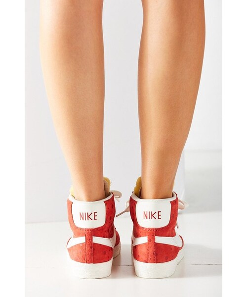 NIKE（ナイキ）の「Nike Women's Blazer Mid Suede Vintage Sneaker（スニーカー・レディース・Black/Red・5/6/6.5/7/7.5/8/8.5/9/9.5/10）」の6枚目の写真
