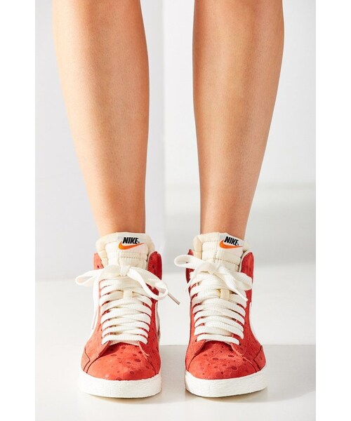 NIKE（ナイキ）の「Nike Women's Blazer Mid Suede Vintage Sneaker（スニーカー・レディース・Black/Red・5/6/6.5/7/7.5/8/8.5/9/9.5/10）」の12枚目の写真