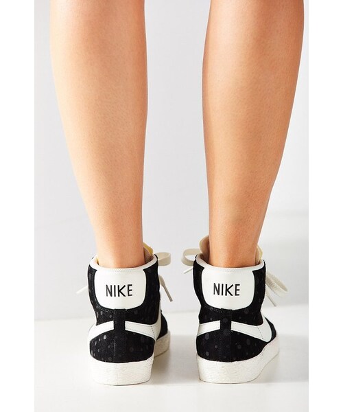 NIKE（ナイキ）の「Nike Women's Blazer Mid Suede Vintage Sneaker（スニーカー・レディース・Black/Red・5/6/6.5/7/7.5/8/8.5/9/9.5/10）」の7枚目の写真