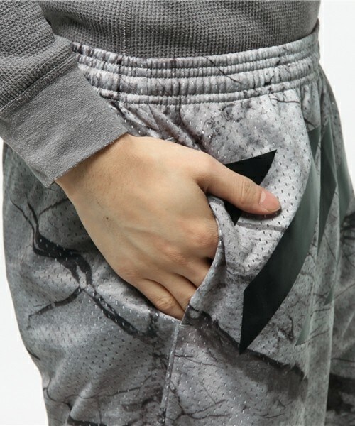 off white（オフホワイト）の「OFF WHITE マーブルメッシュショーツ（その他パンツ・メンズ・グレー・SMALL/MEDIUM/LARGE）」の8枚目の写真