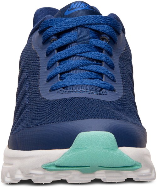 NIKE(ナイキ)の「Nike Women's Air Max Invigor Running Sneakers from Finish Line(スニーカー・レディース・Blue・5.5/6/6.5/7/7.5/8/8.5/9/9.5/10/11)」の3枚目の写真