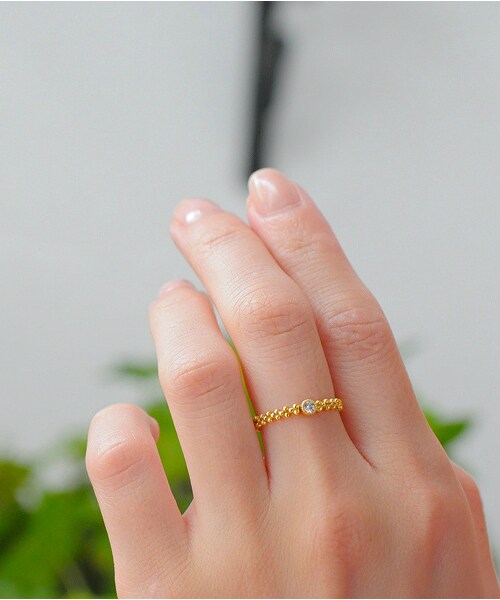 pinacoteca（ピナコテーカ）の「ピナコテーカ 454 リム セッティング ミル打ち 一粒ダイヤモンド フローラルクロス リング0.05ct（リング・レディース・ゴールド・5.5号サイズから）」の3枚目の写真