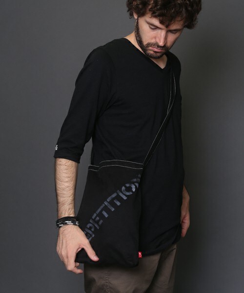 VIRGOwearworks（ヴァルゴウェアワークス）の「04 MINI BAG ミニショルダーバッグ（バッグ・メンズ・OLIVE/NAVY/BLACK）」の4枚目の写真