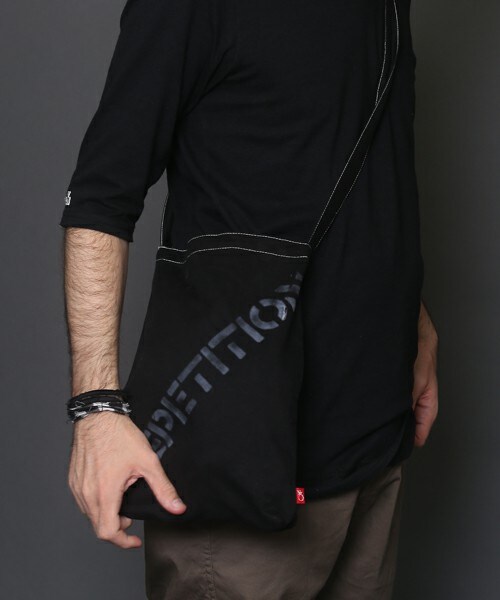 VIRGOwearworks（ヴァルゴウェアワークス）の「04 MINI BAG ミニショルダーバッグ（バッグ・メンズ・OLIVE/NAVY/BLACK）」の2枚目の写真