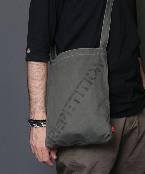 VIRGOwearworks（ヴァルゴウェアワークス）の「04 MINI BAG ミニショルダーバッグ（バッグ・メンズ・OLIVE/NAVY/BLACK）」の3枚目の写真