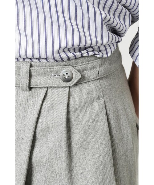LIMITLESS LUXURY（リミットレスラグジュアリー）の「《予約》タックショートパンツ（パンツ・グレーA/ホワイト/ベージュ・36/38）」の12枚目の写真