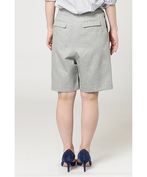 LIMITLESS LUXURY（リミットレスラグジュアリー）の「《予約》タックショートパンツ（パンツ・グレーA/ホワイト/ベージュ・36/38）」の9枚目の写真