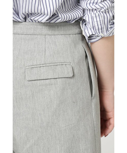 LIMITLESS LUXURY（リミットレスラグジュアリー）の「《予約》タックショートパンツ（パンツ・グレーA/ホワイト/ベージュ・36/38）」の13枚目の写真