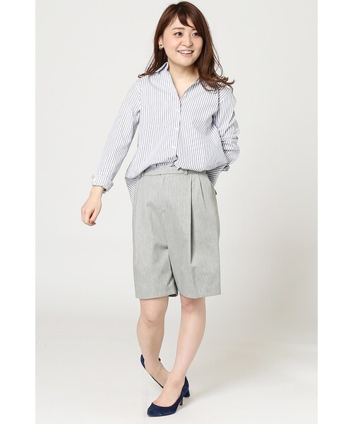 LIMITLESS LUXURY（リミットレスラグジュアリー）の「《予約》タックショートパンツ（パンツ・グレーA/ホワイト/ベージュ・36/38）」の4枚目の写真