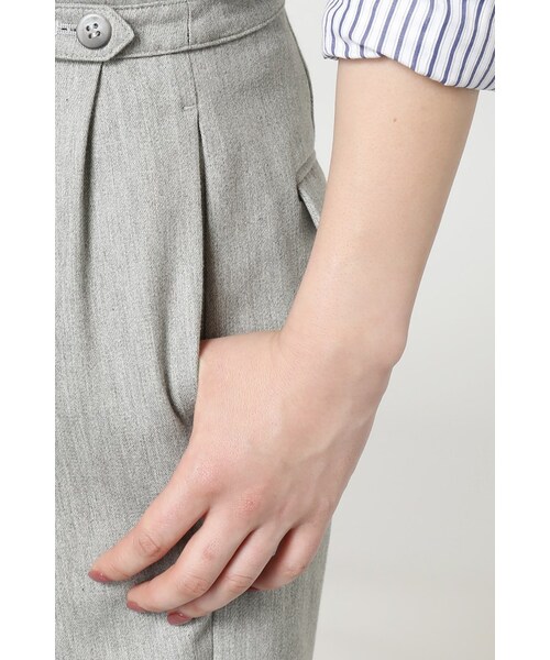 LIMITLESS LUXURY（リミットレスラグジュアリー）の「《予約》タックショートパンツ（パンツ・グレーA/ホワイト/ベージュ・36/38）」の14枚目の写真