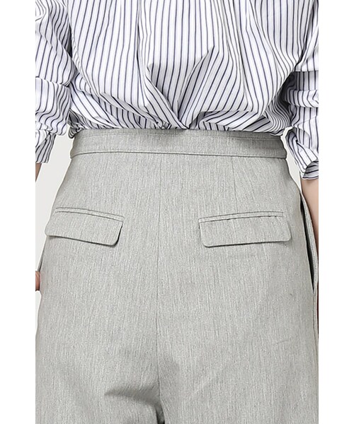 LIMITLESS LUXURY（リミットレスラグジュアリー）の「《予約》タックショートパンツ（パンツ・グレーA/ホワイト/ベージュ・36/38）」の11枚目の写真