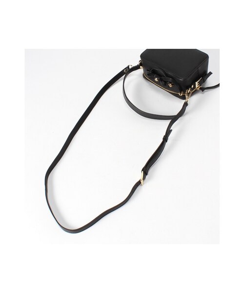 La TOTALITE（ラトータリテ）の「Le vernis トップリボンポシェット（バッグ・ブラック/ピンク・フリー）」の6枚目の写真