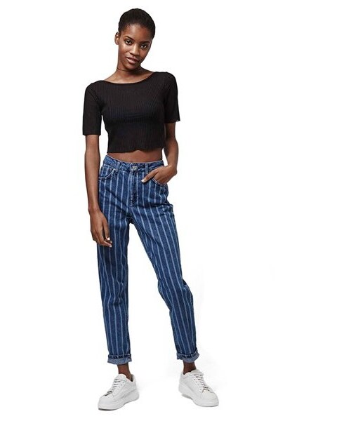 TOPSHOP（トップショップ）の「Topshop Raw Edge Crop Tee（Tシャツ/カットソー・レディース・Black/White・Regular 10 US (fits like 10-12)/Regular 12 US (fits like 14)/Regular 2 US (fits like 0)/Regular 4 US (fits like 0-2)/Regular 6 US (fits like 2-4)/Regular 8 US (fits like 6-8)）」の3枚目の写真