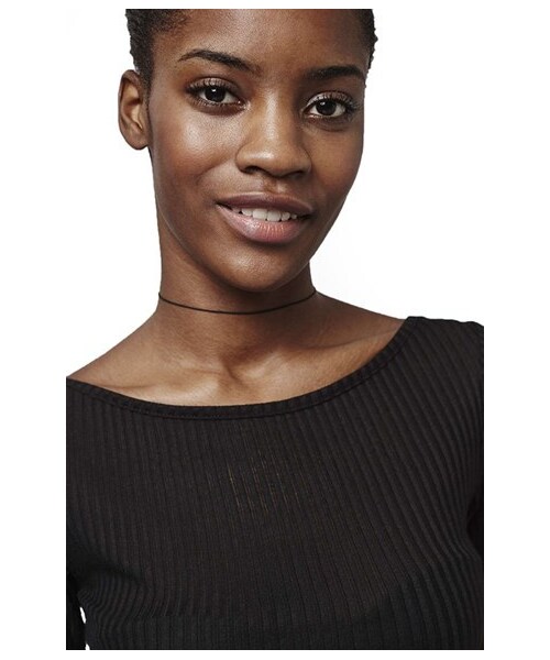 TOPSHOP（トップショップ）の「Topshop Raw Edge Crop Tee（Tシャツ/カットソー・レディース・Black/White・Regular 10 US (fits like 10-12)/Regular 12 US (fits like 14)/Regular 2 US (fits like 0)/Regular 4 US (fits like 0-2)/Regular 6 US (fits like 2-4)/Regular 8 US (fits like 6-8)）」の6枚目の写真