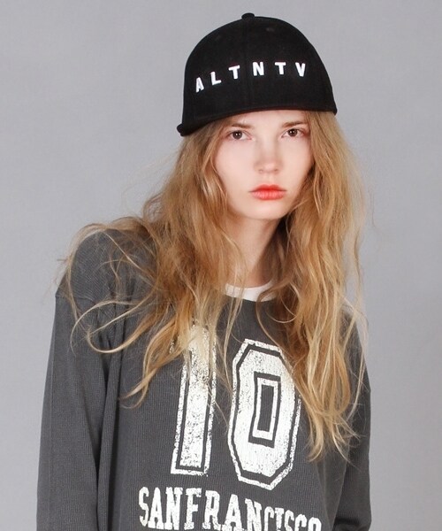 RNA（アールエヌエー）の「＜予約＞ミニロゴバックスナップキャップ（帽子・レディース・ホワイト/ブラック/ブルー・F）」の12枚目の写真