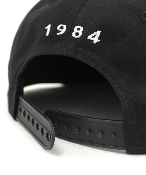 RNA（アールエヌエー）の「＜予約＞ミニロゴバックスナップキャップ（帽子・レディース・ホワイト/ブラック/ブルー・F）」の8枚目の写真