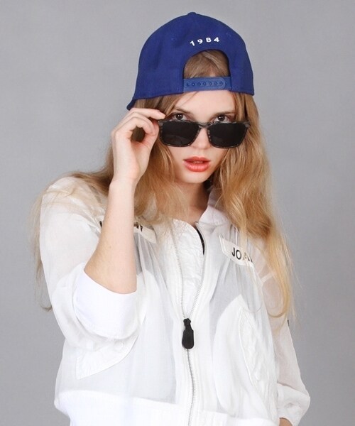 RNA（アールエヌエー）の「＜予約＞ミニロゴバックスナップキャップ（帽子・レディース・ホワイト/ブラック/ブルー・F）」の13枚目の写真