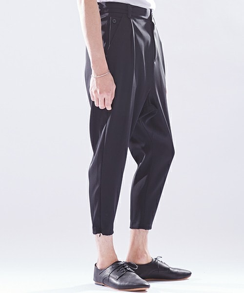 yoshiokubo（ヨシオクボ）の「yoshio kubo クロップドパンツ（その他パンツ・メンズ・ブラック/ネイビー・1/2）」の4枚目の写真