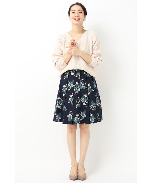 La TOTALITE(ラトータリテ)の「ブーケフラワータックスカート(スカート・グレーB/ネイビー・36/38)」の5枚目の写真