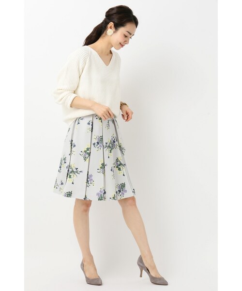 La TOTALITE(ラトータリテ)の「ブーケフラワータックスカート(スカート・グレーB/ネイビー・36/38)」の3枚目の写真