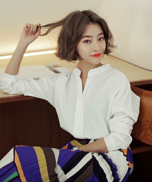 DHOLIC(ディーホリック)の「バンドカラースキッパーブラウス(シャツ/ブラウス・レディース・ディープスカイブルー/アイボリー/ピンク・FREE)」の2枚目の写真