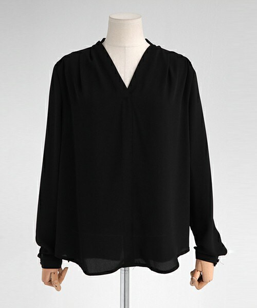 DHOLIC（ディーホリック）の「Vネックショルダータックブラウス・全3色（シャツ/ブラウス・レディース・ホワイト/ブラック/アプリコット・FREE）」の2枚目の写真