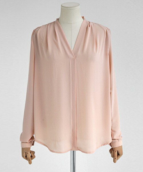 DHOLIC（ディーホリック）の「Vネックショルダータックブラウス・全3色（シャツ/ブラウス・レディース・ホワイト/ブラック/アプリコット・FREE）」の3枚目の写真