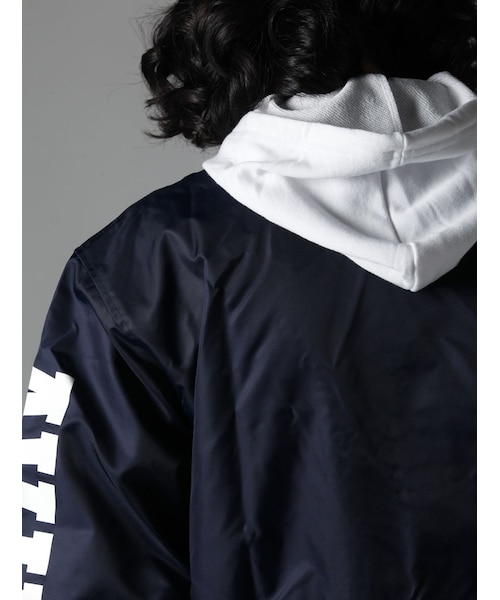 新品 定価18500円【AVIREX × new era コーチジャケット】 AVIREX（アヴィレックス）の「AVIREX×NEW ERA COACH JACKET（）」 - WEAR
