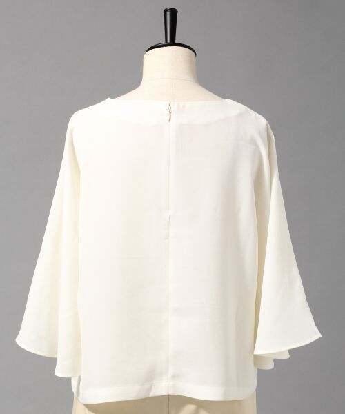 BLISS POINT（ブリスポイント）の「GZドルマンフレアスリーブブラウス（トップス・レディース・ホワイト/ピンク/ブラウン/カーキ/ネイビー・M/L）」の6枚目の写真