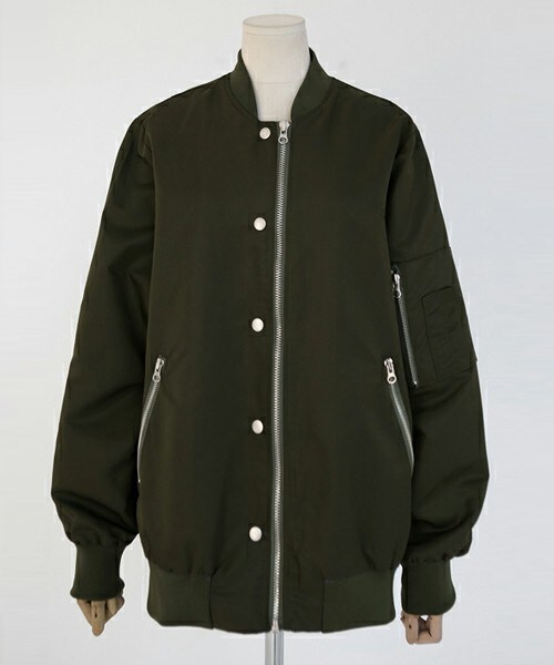 DHOLIC（ディーホリック）の「フェイクボタンジップアップブルゾンジャケット（ブルゾン・レディース・グレー/ブラック/カーキ・FREE）」の3枚目の写真