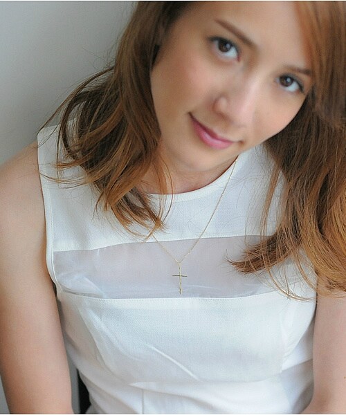 pinacoteca（ピナコテーカ）の「ピナコテーカ 529 シン クロス チャーム（チャーム・レディース・ゴールド・Free）」の2枚目の写真