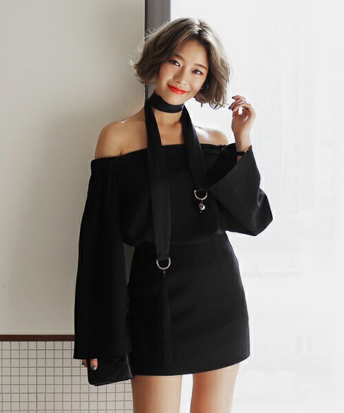 DHOLIC（ディーホリック）の「オフショルダーゴムルーズフィットブラウス（シャツ/ブラウス・レディース・アイボリー/ブラック・FREE）」の2枚目の写真