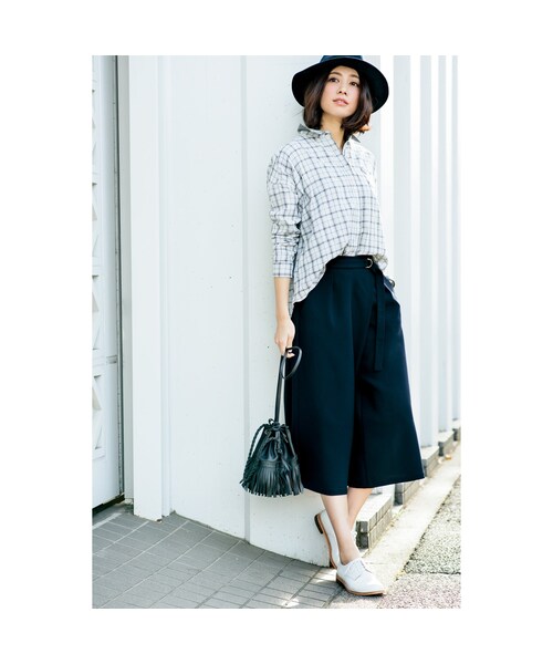 IEDIT（イディット）の「IEDITレーベルコレクション　テントラインで風をはらむ　こなれチェックのリバーシブルダブルガーゼシャツ〈ネイビー×ホワイト〉（シャツ/ブラウス・レディース・Various・S /M /L /LL/3L）」の2枚目の写真