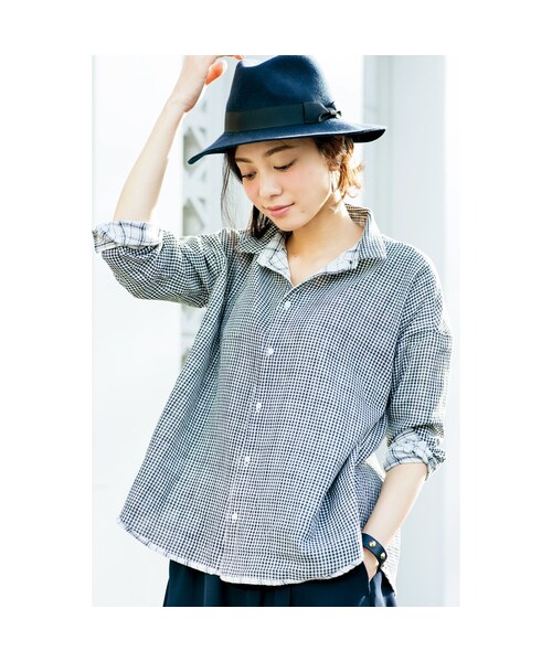 IEDIT（イディット）の「IEDITレーベルコレクション　テントラインで風をはらむ　こなれチェックのリバーシブルダブルガーゼシャツ〈ネイビー×ホワイト〉（シャツ/ブラウス・レディース・Various・S /M /L /LL/3L）」の4枚目の写真