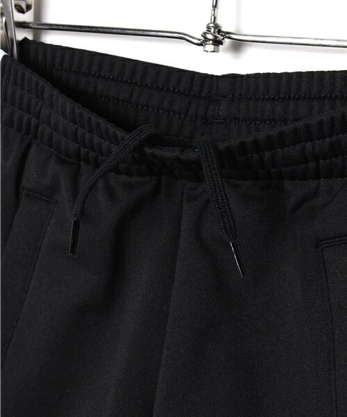 adidas（アディダス）の「ベビー キッズ スーパースター ジャージパンツ SST TRACK PANTS AI6185（その他パンツ・キッズ・ブラック・110/120/130/140）」の3枚目の写真
