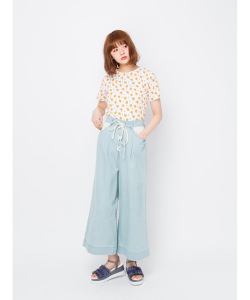 merry jenny(メリージェニー)の「レースアップデニムワイドパンツ(パンツ・レディース・オフホワイト/ブルー/インディゴ・F)」の4枚目の写真