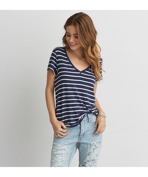 American Eagle(アメリカンイーグル)の「AEOソフトVネックTシャツ(Tシャツ/カットソー・レディース・ブラック/ヘザーグレー/ブルー/バーガンディー・XXS/XS/S/M/L/XL/XXL)」の3枚目の写真