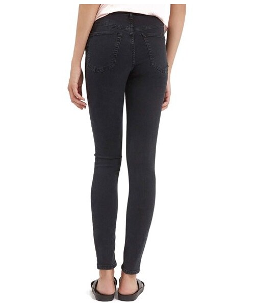 TOPSHOP(トップショップ)の「Topshop Moto 'Jamie' Ripped Skinny Jeans(デニムパンツ・レディース・Black・Regular 24 x 30/Regular 25 x 30/Regular 26 x 30/Regular 28 x 30/Regular 30 x 30/Regular 32 x 30/Regular 34 x 30)」の4枚目の写真