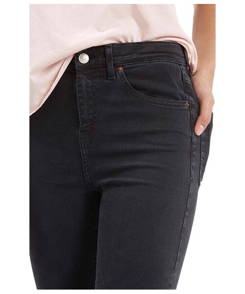 TOPSHOP(トップショップ)の「Topshop Moto 'Jamie' Ripped Skinny Jeans(デニムパンツ・レディース・Black・Regular 24 x 30/Regular 25 x 30/Regular 26 x 30/Regular 28 x 30/Regular 30 x 30/Regular 32 x 30/Regular 34 x 30)」の2枚目の写真
