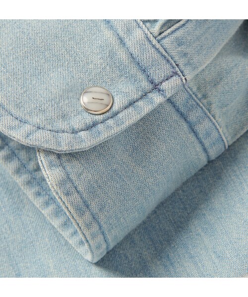 Maison Kitsune（メゾンキツネ）の「Maison Kitsuné Slim-Fit Denim Shirt（シャツ/ブラウス・メンズ・Blue・S/M/L/XL）」の5枚目の写真