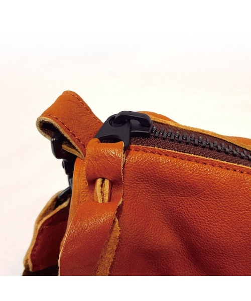 CALL&RESPONSE（コールアンドレスポンス）の「【日本製】レザーロールミニショルダーバッグ　/ 161-1674-03（ショルダーバッグ・メンズ・その他）」の3枚目の写真