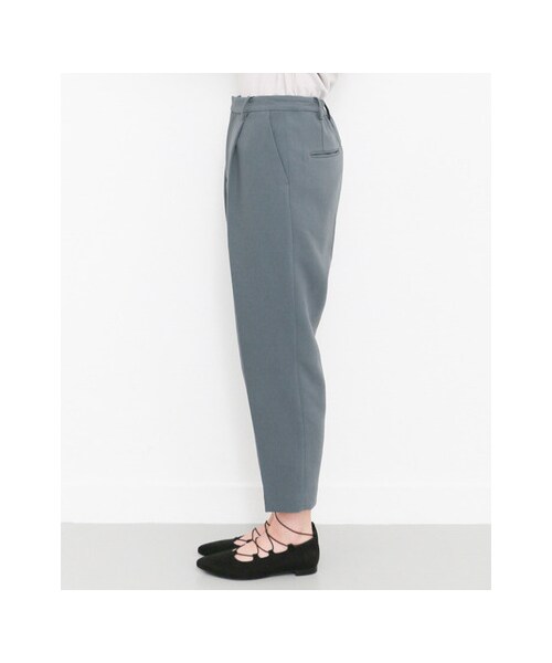 KBF(ケイビーエフ)の「KBF+ クロップドパンツ(パンツ・レディース・BLUE GRAY/BEIGE/OFF・one)」の11枚目の写真