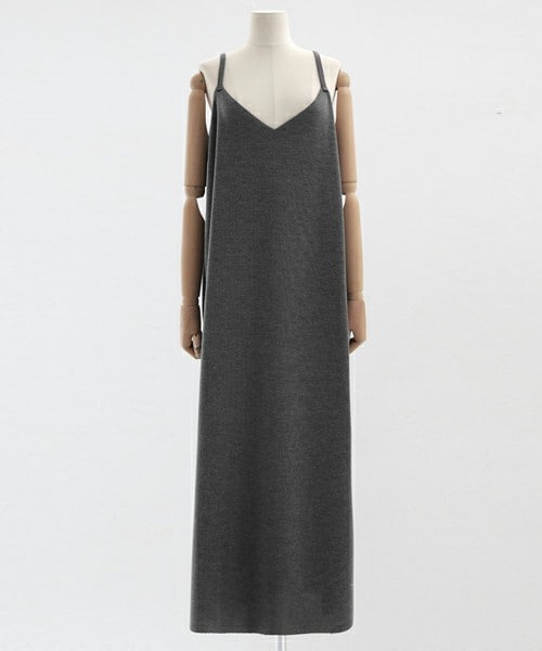 DHOLIC（ディーホリック）の「Vネックスリットロングワンピース（ワンピース・レディース・ベージュ/ブラック/グレー・FREE）」の3枚目の写真