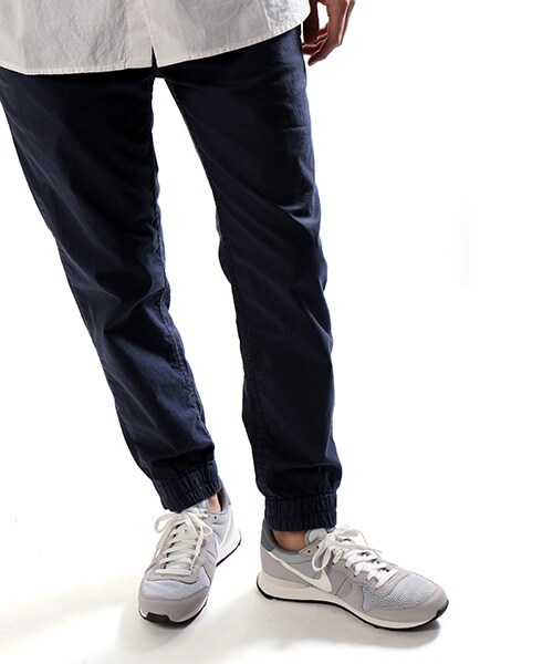 FREAK'S STORE（フリークスストア）の「ストレッチチノジョガーパンツ（パンツ・メンズ・ブラック/オリーブ/ネイビー・M/L）」の6枚目の写真